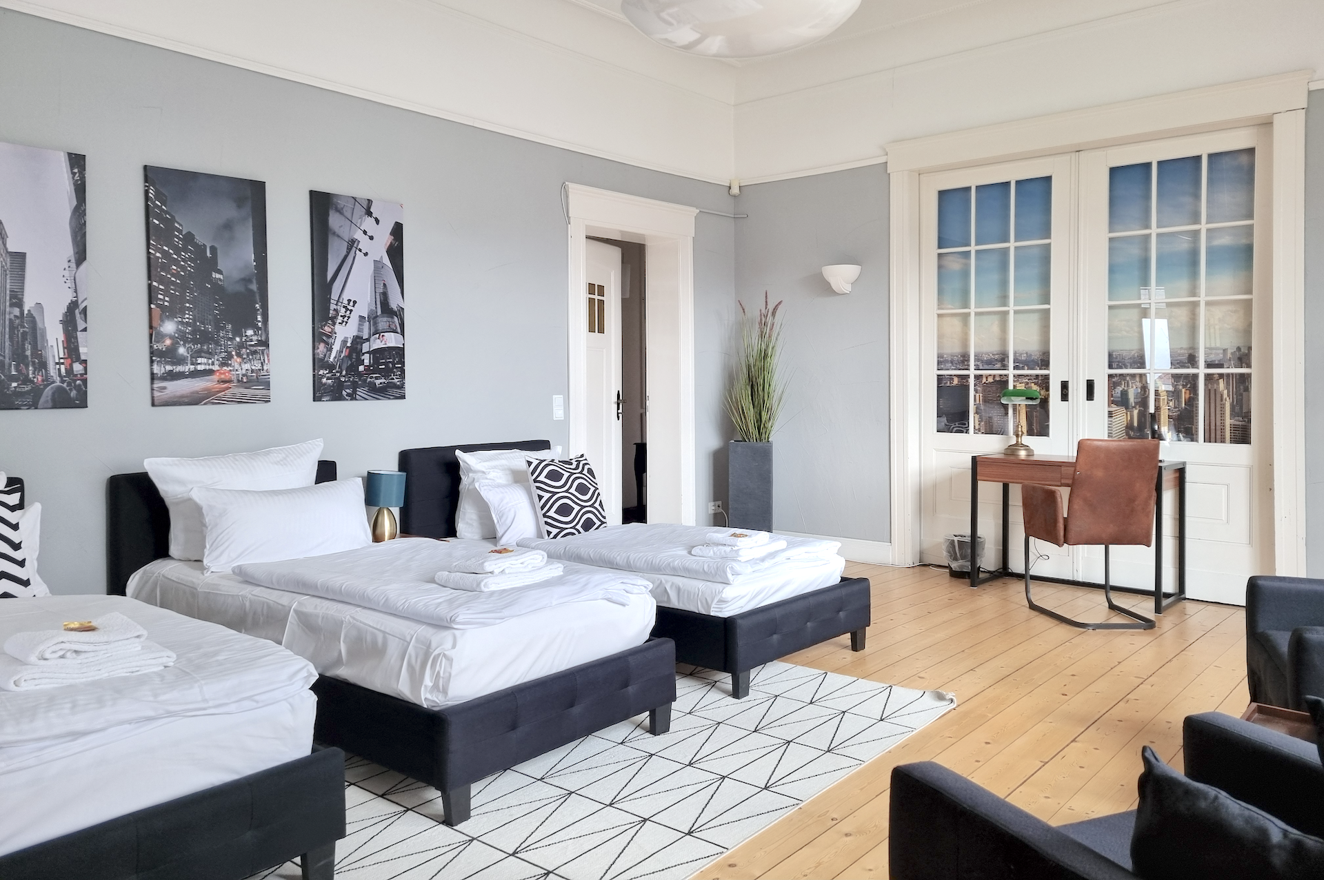 Themen-Schlafzimmer im New-York-Stil mit urbanem Design in einer Ferienwohnung in Hameln